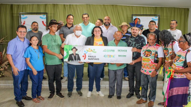 Vencedores da Lei Paulo Gustavo assinam termo de execução cultural em evento na Prefeitura de Piripiri