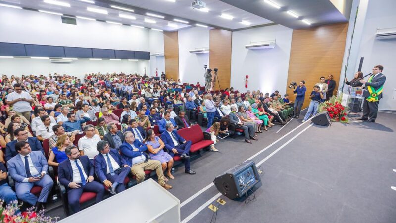 Governador entrega Medalha do Mérito da Renascença para 28 personalidades em Piracuruca