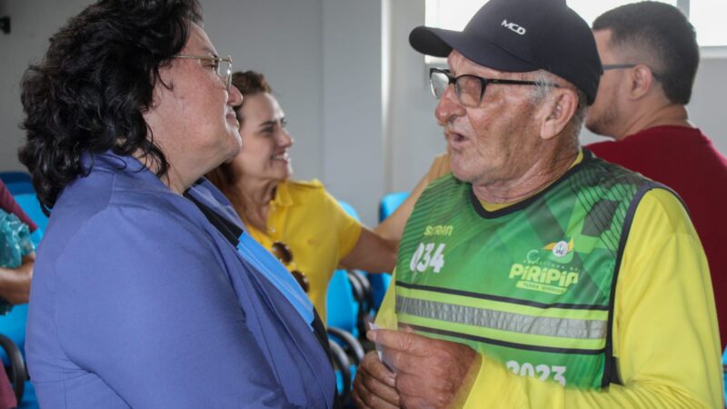 Prefeita Jôve Oliveira se reúne com taxistas, mototaxistas, motoristas de ônibus e garante redução de taxas