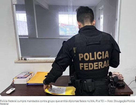 Polícia Federal cumpre mandados contra grupo criminoso que emitia diplomas falsos no MA, PI e TO
