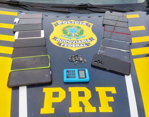 PRF prende trio suspeito de praticar assaltos e furtos de celulares no Maranhão