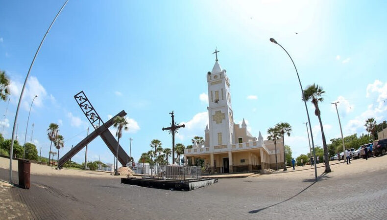 Três pessoas morrem afogadas em açude após caírem de canoa em Santa Cruz dos Milagres