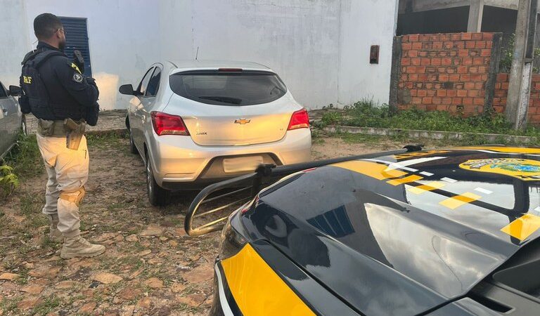 Quatro veículos oriundos de crimes são recuperadas pela PRF durante o fim de semana