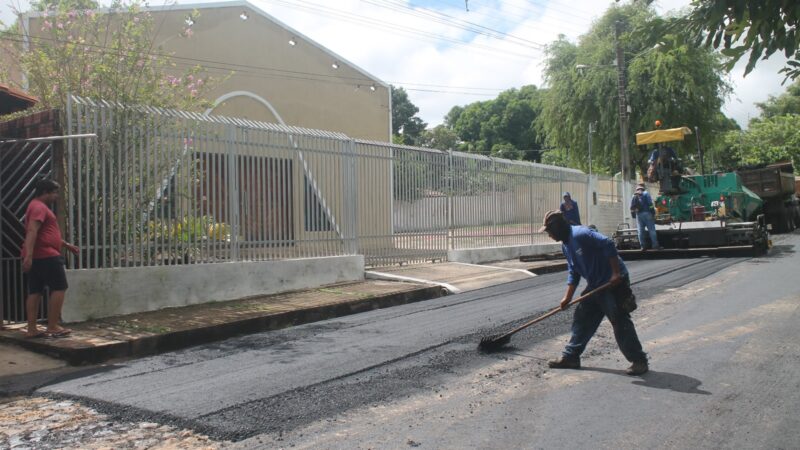 Prefeitura de Piripiri continua trabalho de asfaltamento nos bairros Recreio e Floresta