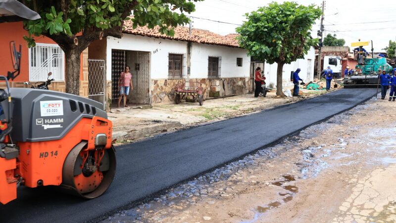 Prefeitura de Piripiri leva asfaltamento para o centro da cidade