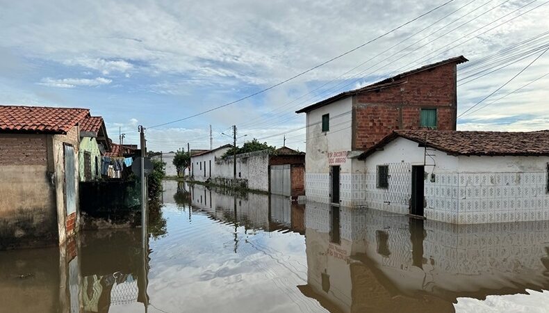 Sobe para 24 o número de famílias desabrigadas em Esperantina; previsão de chuvas intensas para a região