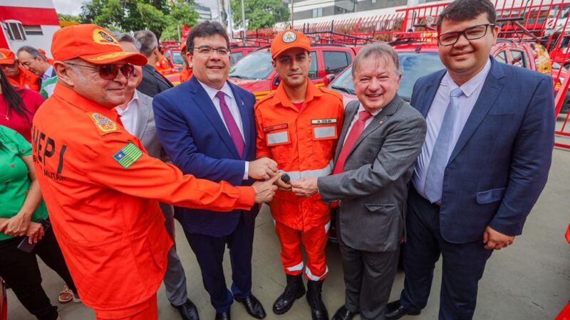 Rafael Fonteles entrega R$ 8 milhões em veículos e equipamentos para melhoria da estrutura do Corpo de Bombeiros