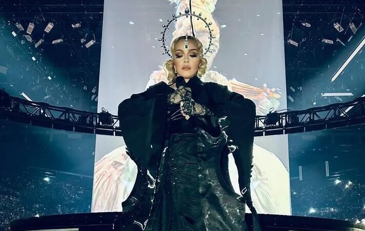 Com muita energia, ousadia e tecnologia, Madonna faz show histórico em Copacabana