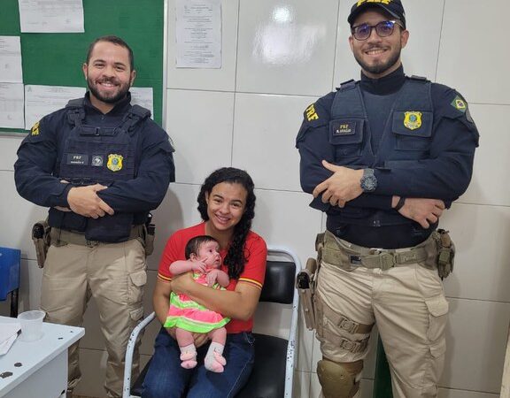 PRF no Piauí salva bebê de apenas 1 mês de idade em estado de asfixia por engasgo