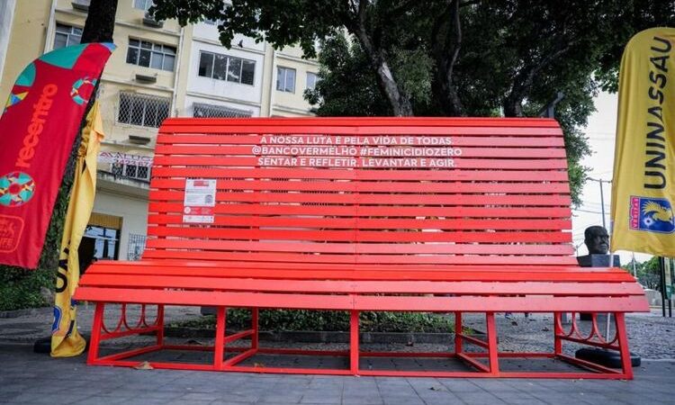 Teresina ganha Banco Vermelho em campanha contra o feminicídio nesta segunda (17)