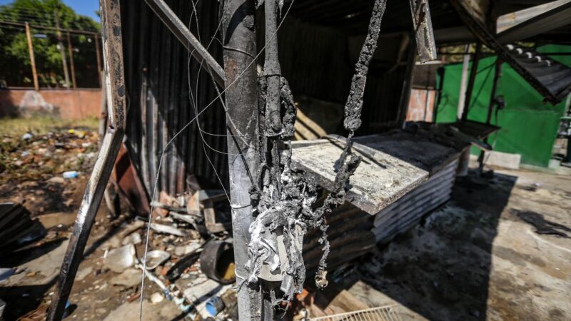 Vídeo: trailer de lanches explode e deixa um ferido e motos incendiadas em Teresina