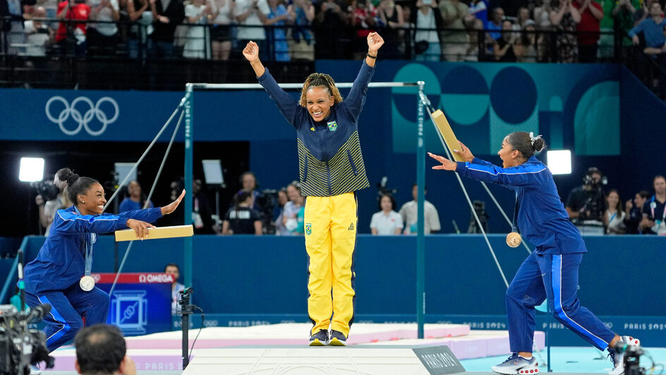 Rebeca Andrade ganha ouro no solo e é a maior atleta olímpica da