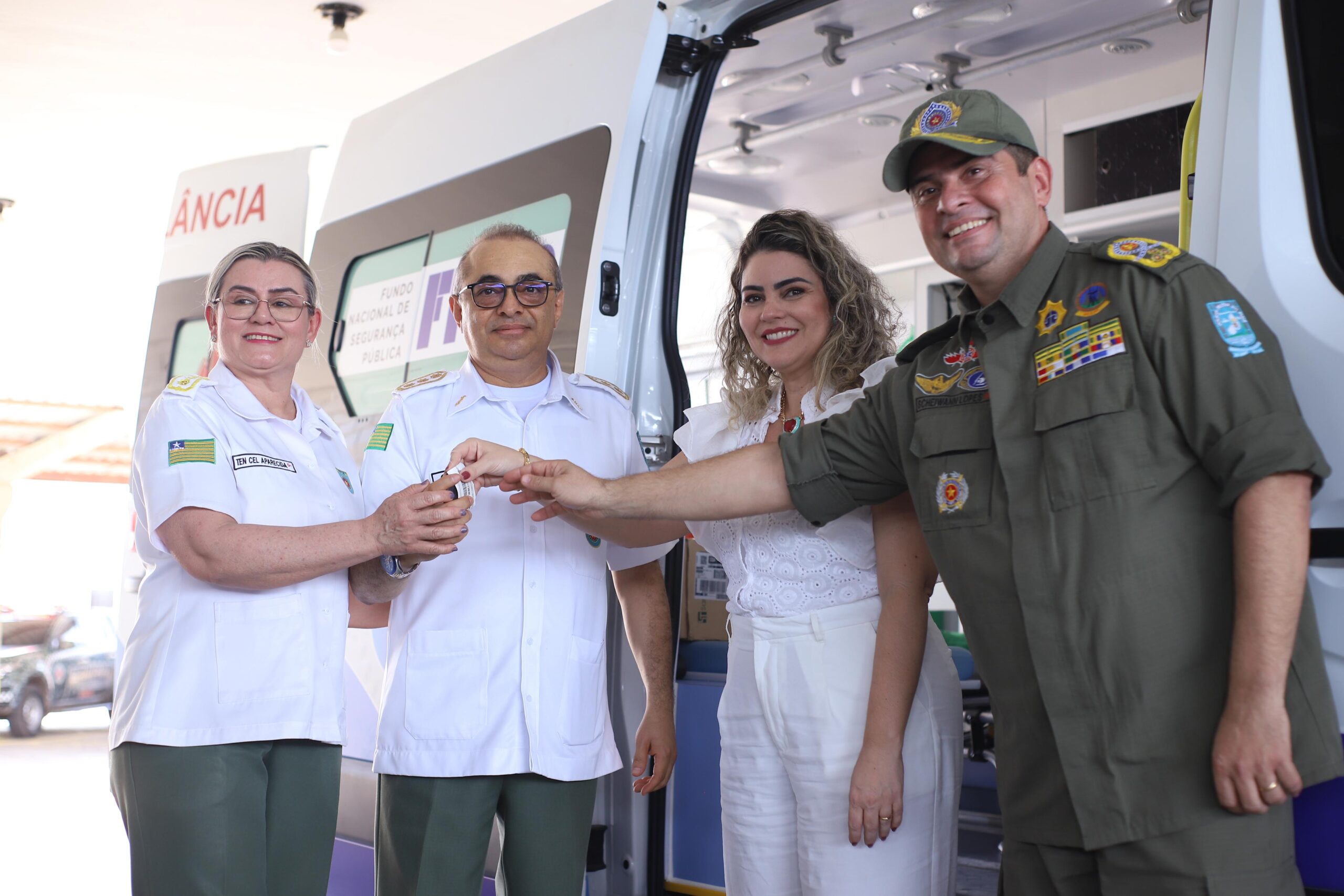 Polícia Militar do Piauí recebe três mil novos coletes balísticos, UTI móvel e viatura lilás