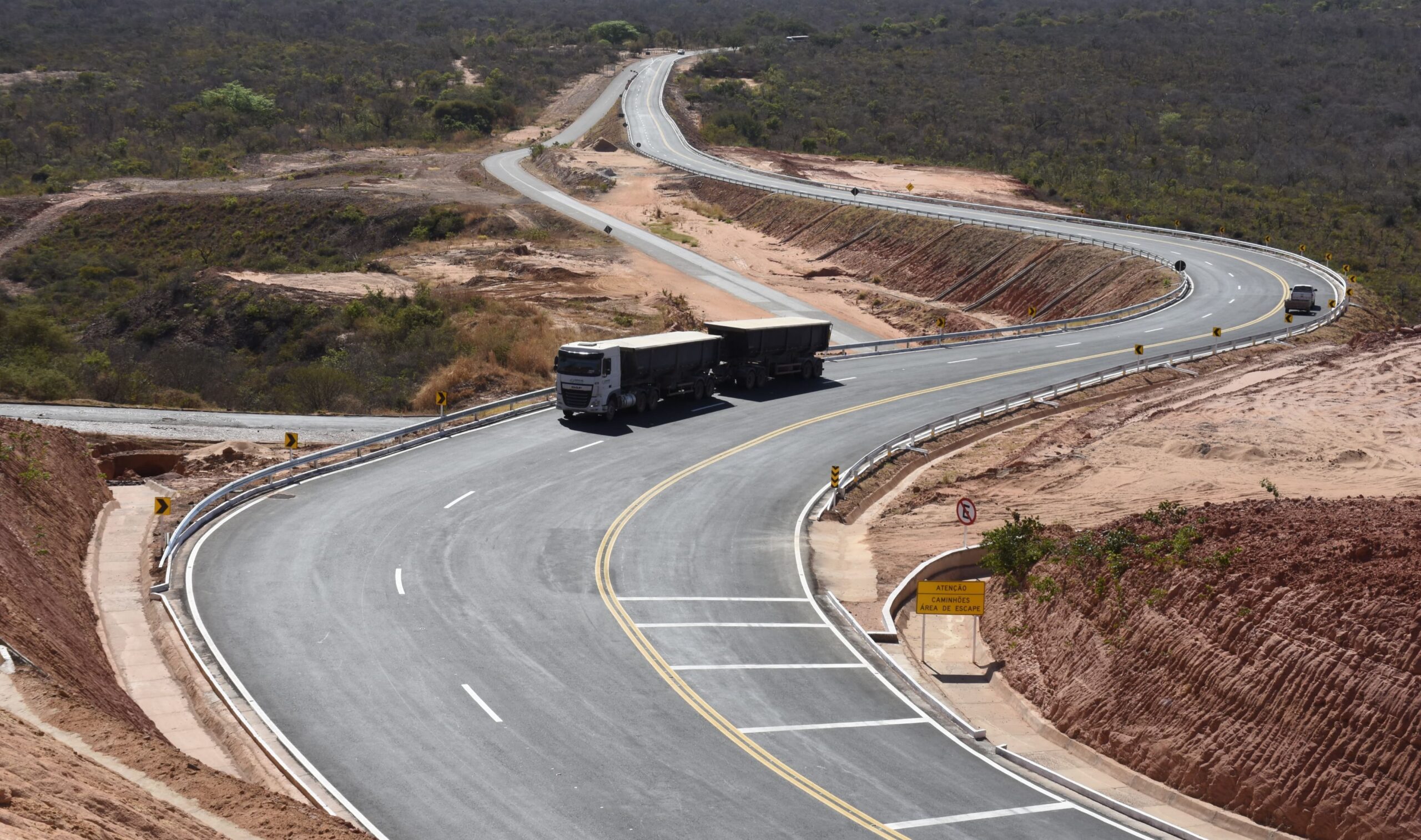 Caminhoneiros e produtores comemoram melhor trafegabilidade na BR-135 e Serra do Quilombo