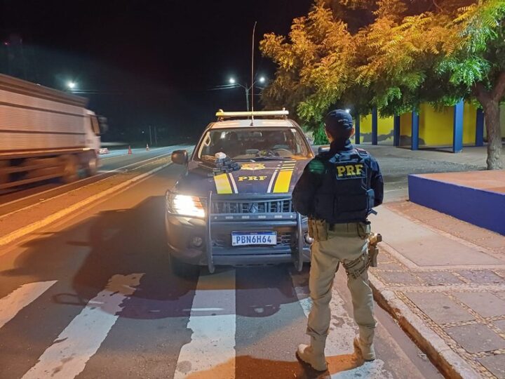 PRF apreende 11 kg de maconha em ônibus interestadual em Picos