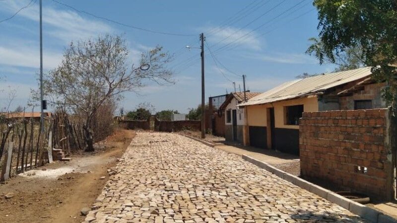 Obras de pavimentação em paralelepípedo avançam em Pedro II com investimento de mais de R$ 1 milhão