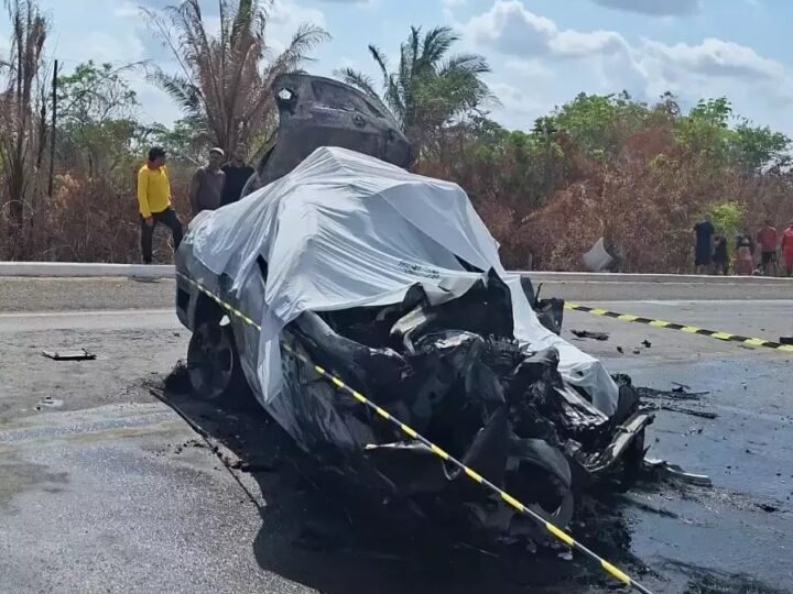 Colisão frontal entre carro e carreta deixa 4 mortos na BR-343 no Piauí