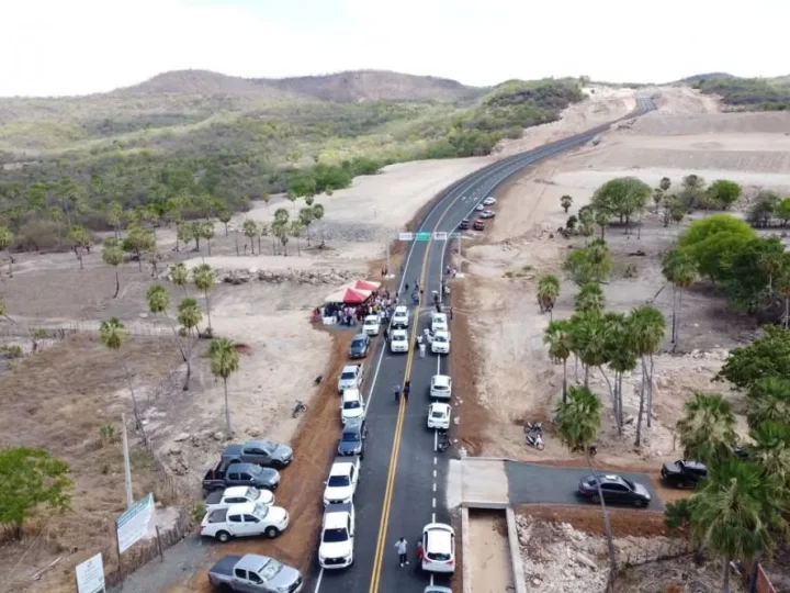 Rodovia PI-258 que liga Domingos Mourão-PI a Carnaubal-CE é inaugurada