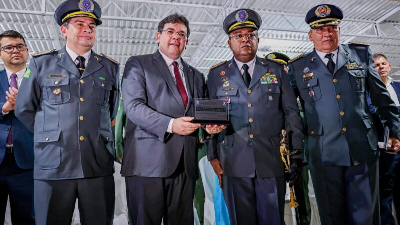 Rafael participa de solenidade de formatura de oficiais da PM e destaca a importância dos investimentos em qualificação