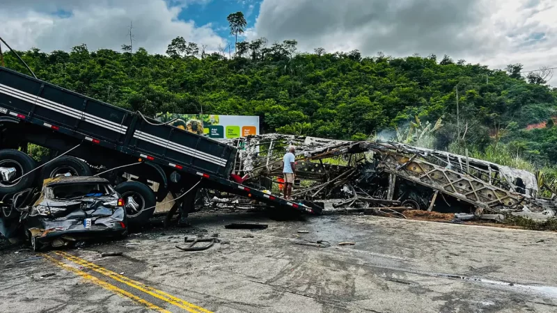 Acidente em rodovia deixa 22 mortos em Minas Gerais