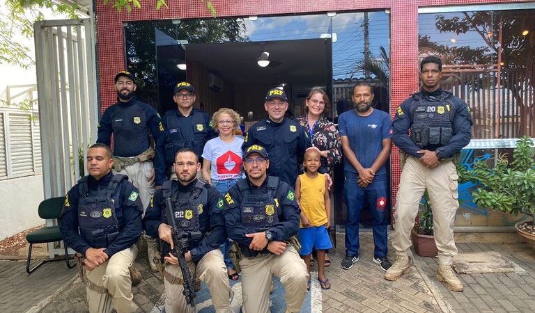 PRF no Piauí arrecada 1 tonelada e 600 kg de leite em pó na campanha “Policiais Contra o Câncer Infantil”.