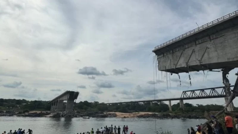 Trecho de ponte entre Tocantins e Maranhão desaba em rio e deixa ao menos dois mortos; VÍDEO