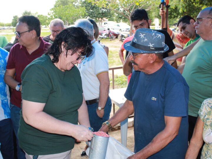 Prefeitura de Piripiri realiza entrega de sementes para agricultores da zona rural