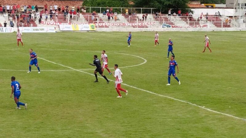 Em jogo com ataque de abelhas, Piauí vira partida e vence 4 de Julho em Piripiri