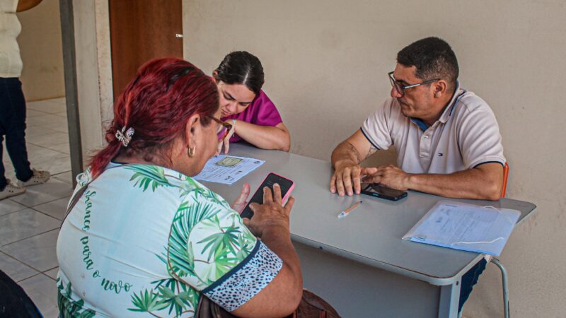 Prefeitura de Piripiri distribui sementes de milho e feijão para produtores rurais e urbanos