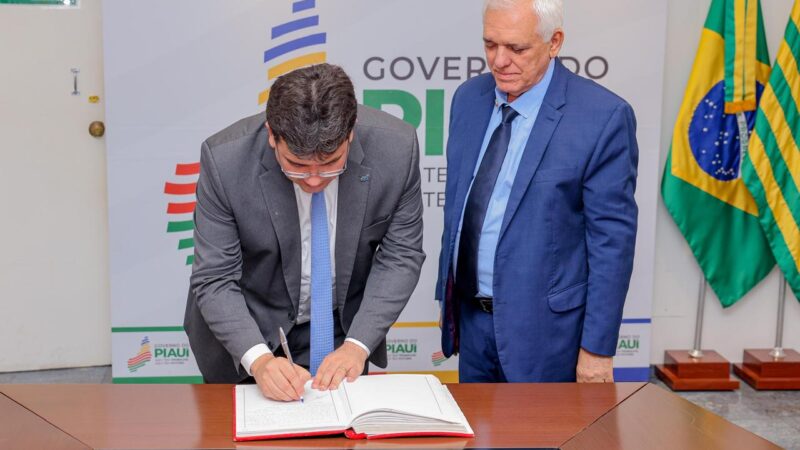 Governador Rafael Fonteles transmite cargo a Themístocles e sai de férias por 12 dias