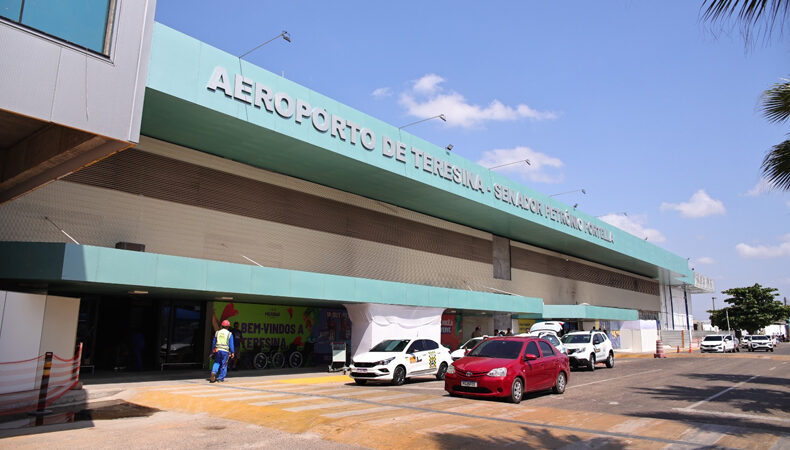 Voo é cancelado após colisão de avião com pássaro no aeroporto de Teresina