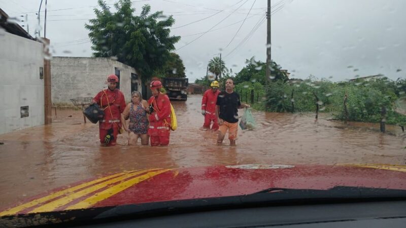 Bombeiros, Defesa Civil e outros órgãos do Estado montam força-tarefa para atender atingidos pelas chuvas em Picos