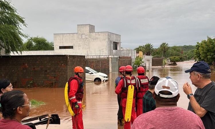 Prefeito de Picos decreta estado de calamidade pública após fortes chuvas que vitimaram duas pessoas