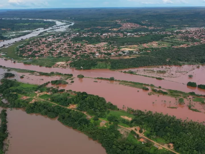 Nível do Parnaíba sobe e ultrapassa a cota de atenção em Luzilândia