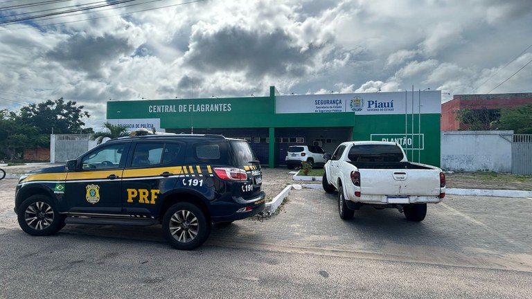 PRF apreende veículo clonado em Parnaíba