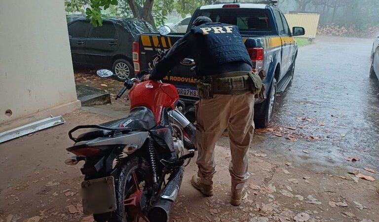 PRF no Piauí apreende moto clonada em Piracuruca