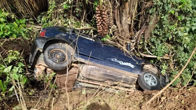Homem fica ferido após capotamento de carro na PI-327, entre Pedro II e Lagoa de São Francisco
