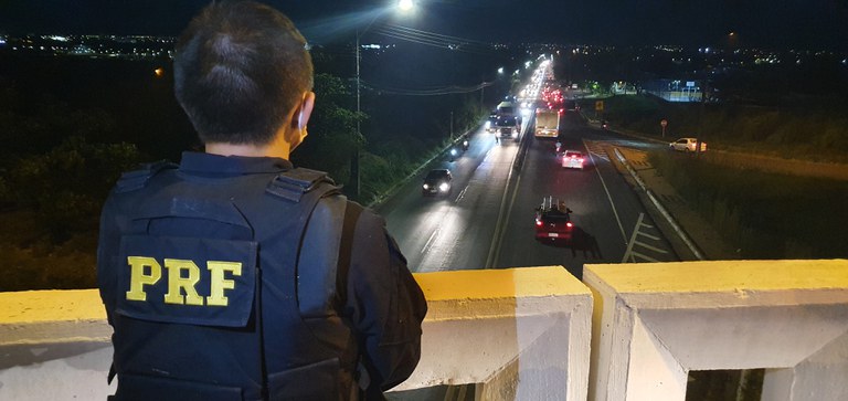 PRF reforça fiscalização nas rodovias federais do PI durante feriado do dia do trabalhador