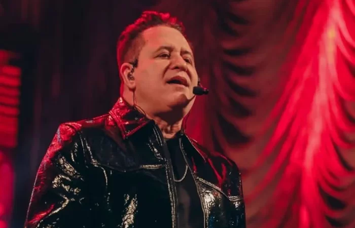 Marrone, dupla de Bruno, cai do palco e bate a cabeça durante show