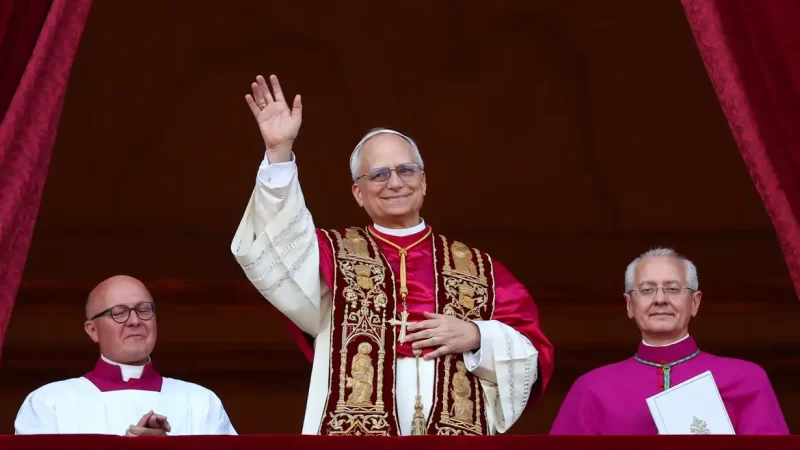 Robert Francis Prevost é eleito papa e se chamará Leão XIV
