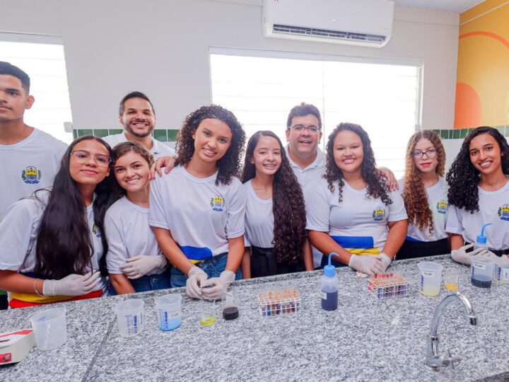 Seduc conclui entrega de fardamento para estudantes das escolas da rede estadual