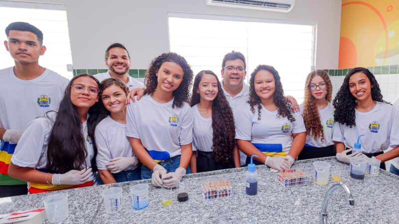 Seduc conclui entrega de fardamento para estudantes das escolas da rede estadual