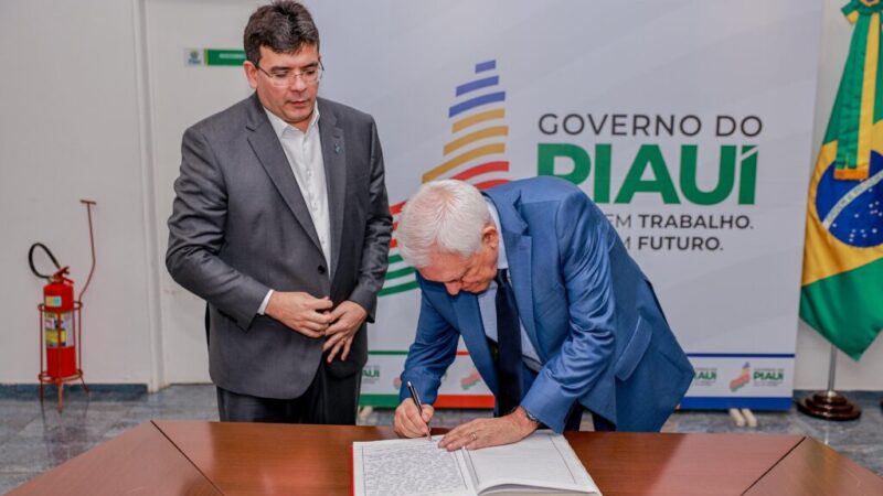 Rafael Fonteles transmite cargo para Themístocles e segue para Oriente Médio em busca de investimentos