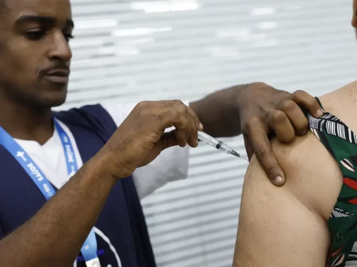 Mobilização vacina profissionais da indústria em todo o país