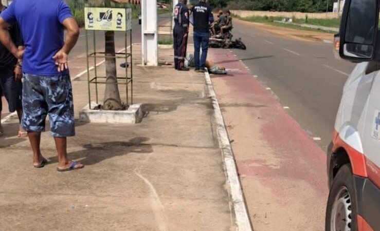 Motociclista morre ao colidir com poste em avenida de Piripiri.