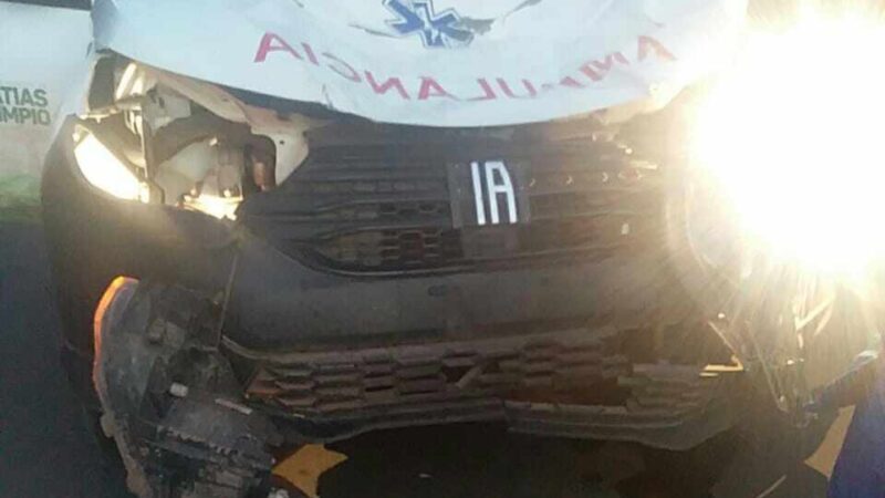 Ambulância fica parcialmente destruída após colidir com animal na BR-222 em Luzilândia