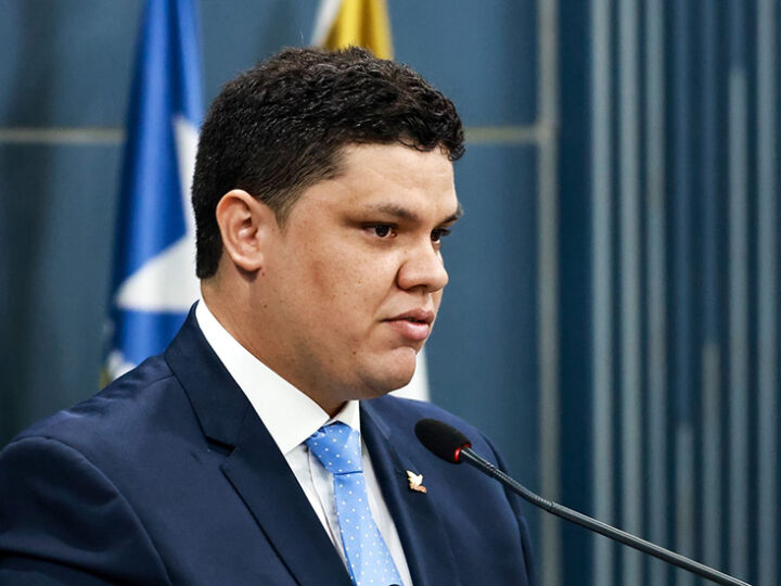 Suplente da vereadora Tatiana Medeiros, Leondidas Jr. é empossado na Câmara Municipal de Teresina