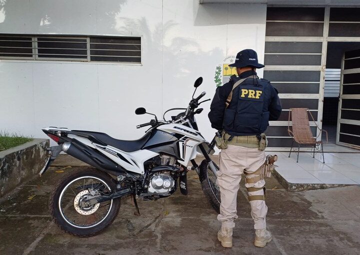 PRF recupera motocicleta roubada e identifica veículo adulterado em ocorrências distintas no Piauí