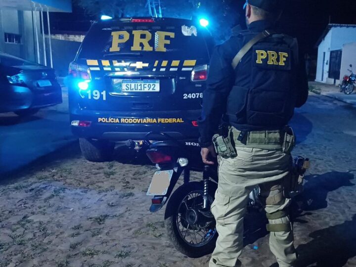 PRF identifica motocicleta com sinais de adulteração durante fiscalização em Piripiri