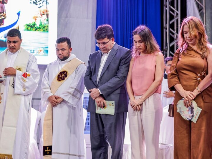Rafael Fonteles participa dos Festejos de Santo Antônio em Campo Maior e destaca a importância da religiosidade para o piauiense